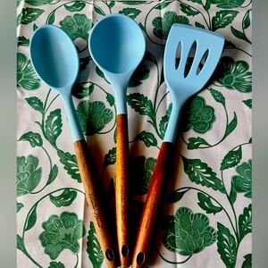 Pioneer Woman Blue and Wood Kitchen Utensil Set